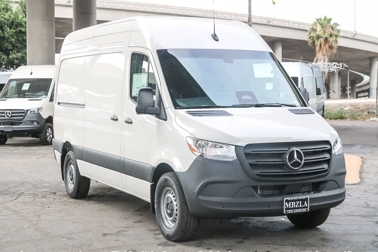 2025 Mercedes-Benz Sprinter 2500 144 WB photo 3