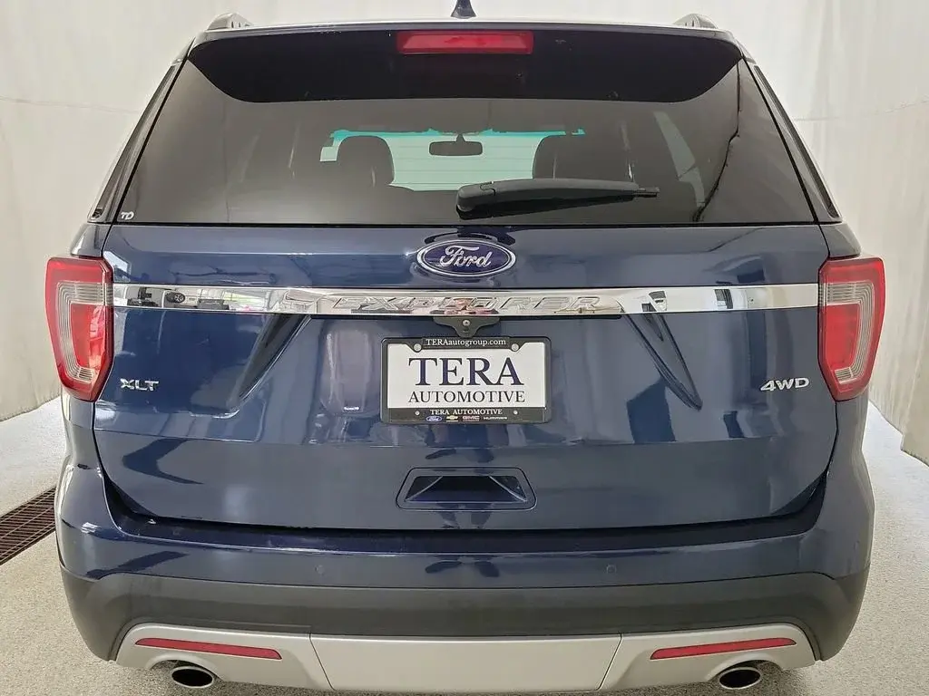 2017 Ford Explorer XLT 4WD photo 4
