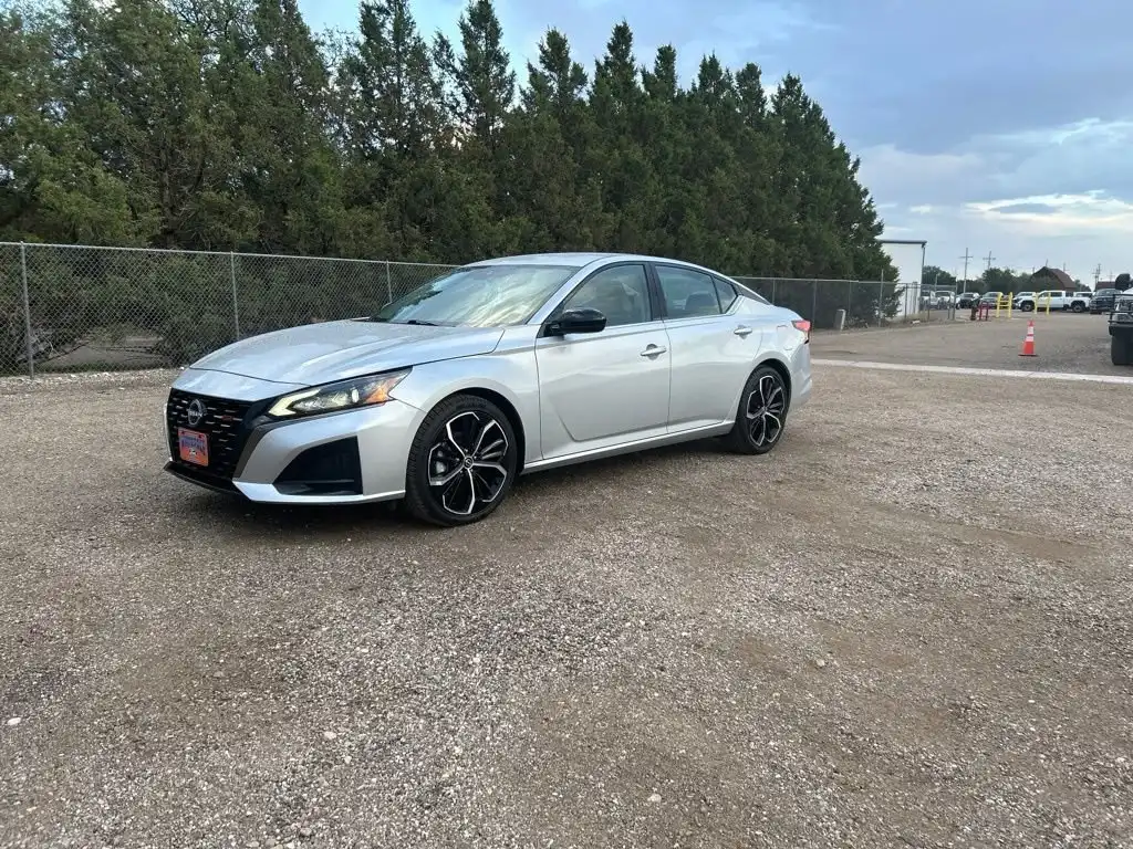 2024 Nissan Altima 2.5 SR's photo