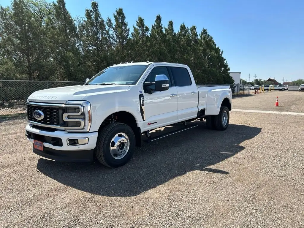 2026 Ford F-350 Platinum 4WD Crew Cab DRW 8' Box photo 1