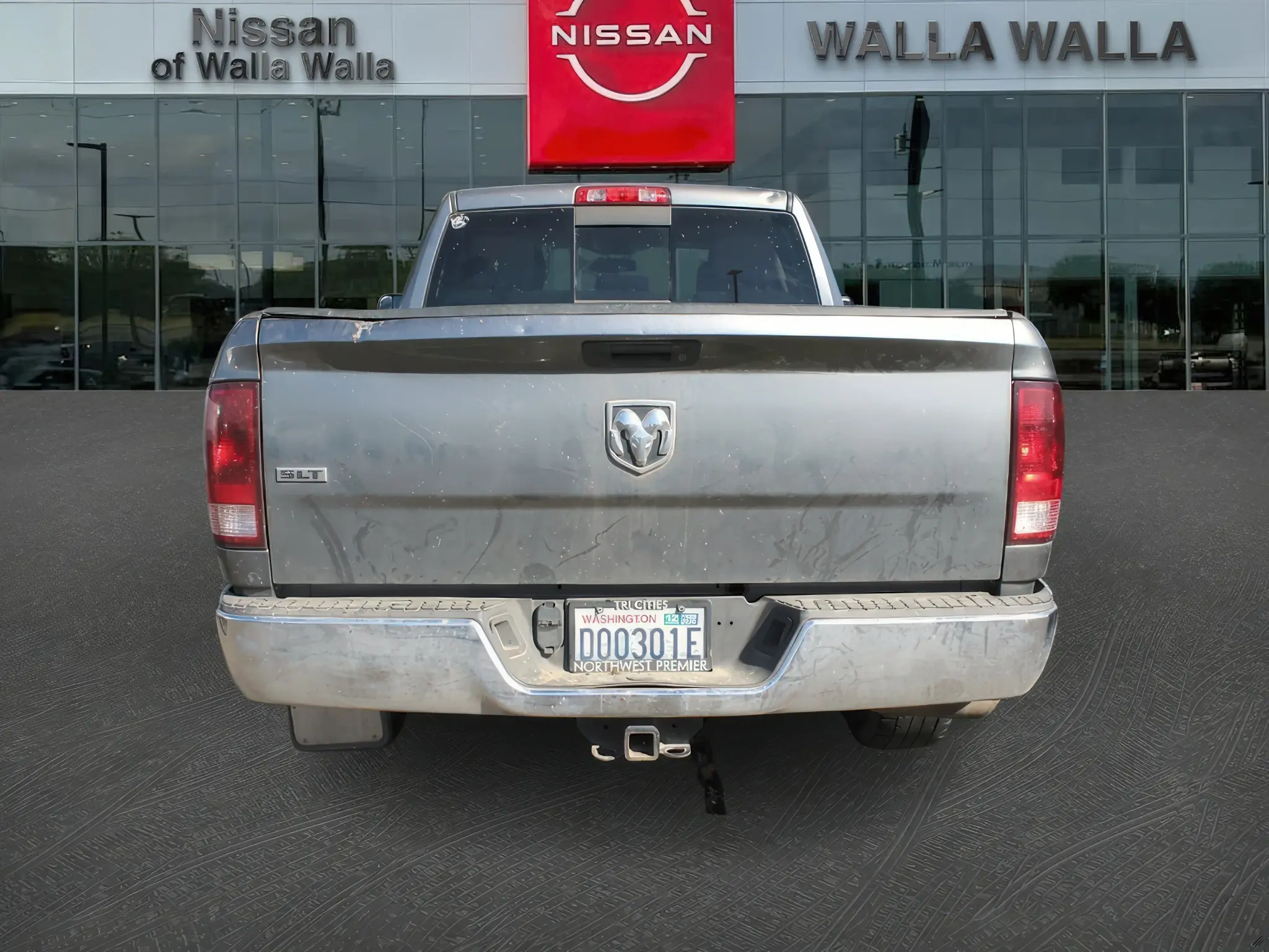 2012 RAM 1500 SLT 4WD Quad Cab photo 5