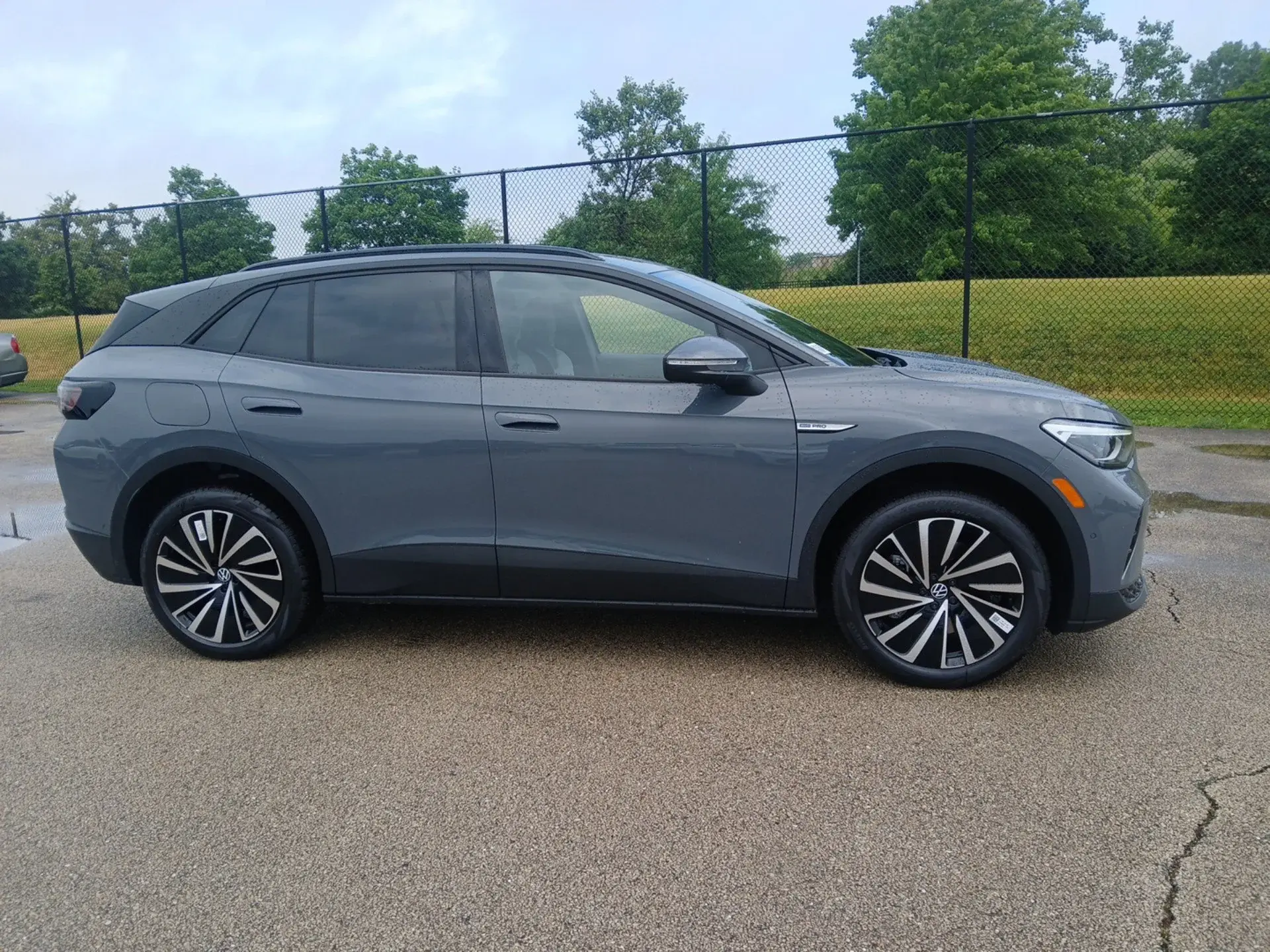 2026 Volkswagen ID.4 Pro 4Motion photo 3