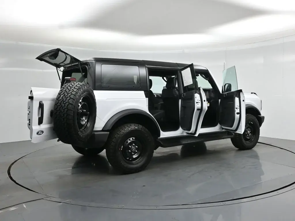 2026 Ford Bronco Outer Banks 4x4 photo 5