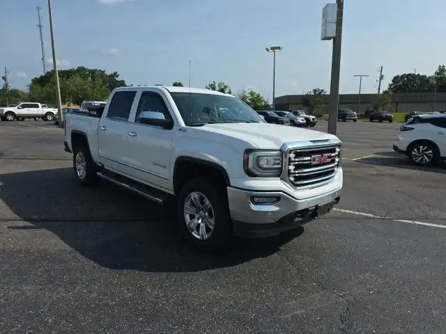 2018 GMC Sierra 4WD Crew Cab Short Box SLT's photo