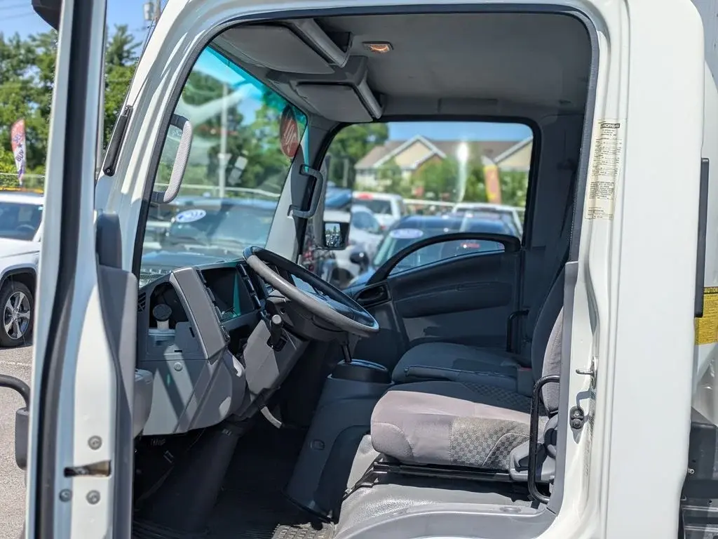 2012 Isuzu NPR-HD undefined photo 3