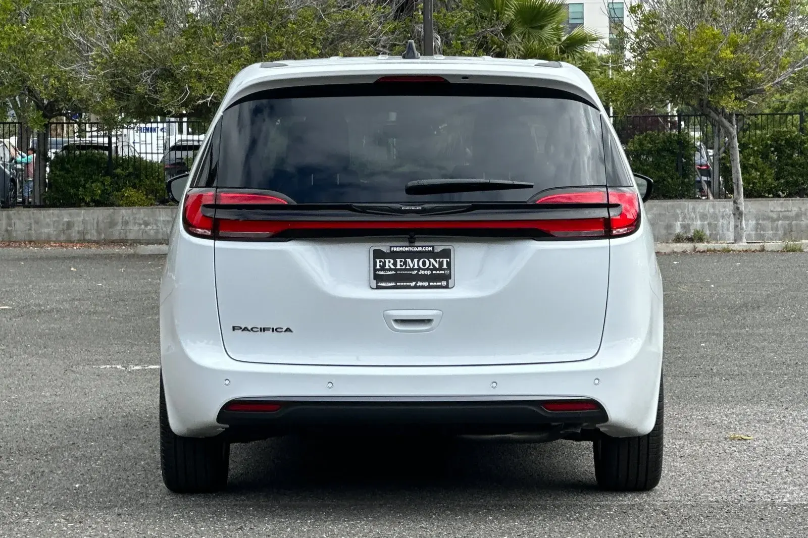 2026 Chrysler Pacifica Select photo 4