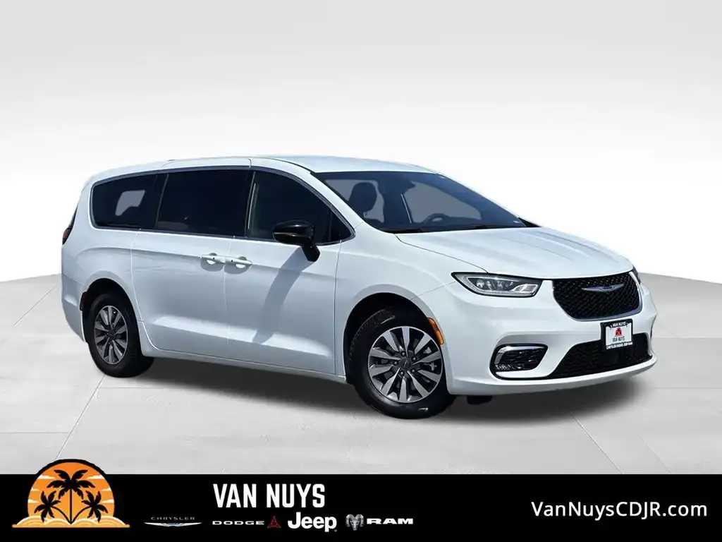 2025 Chrysler Pacifica Hybrid PHEV Select's photo