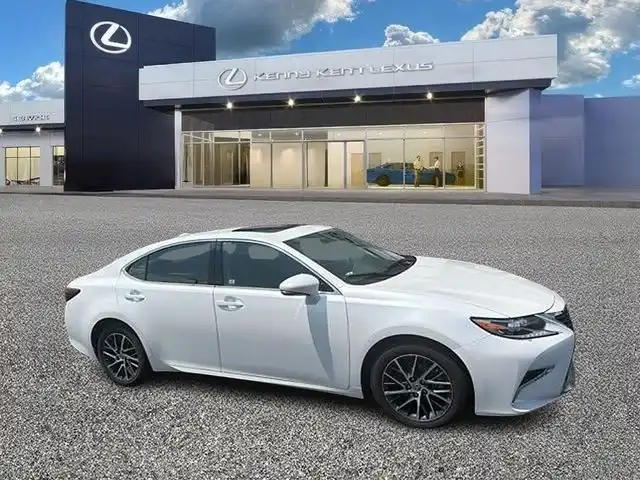2017 Lexus ES 350 350's photo