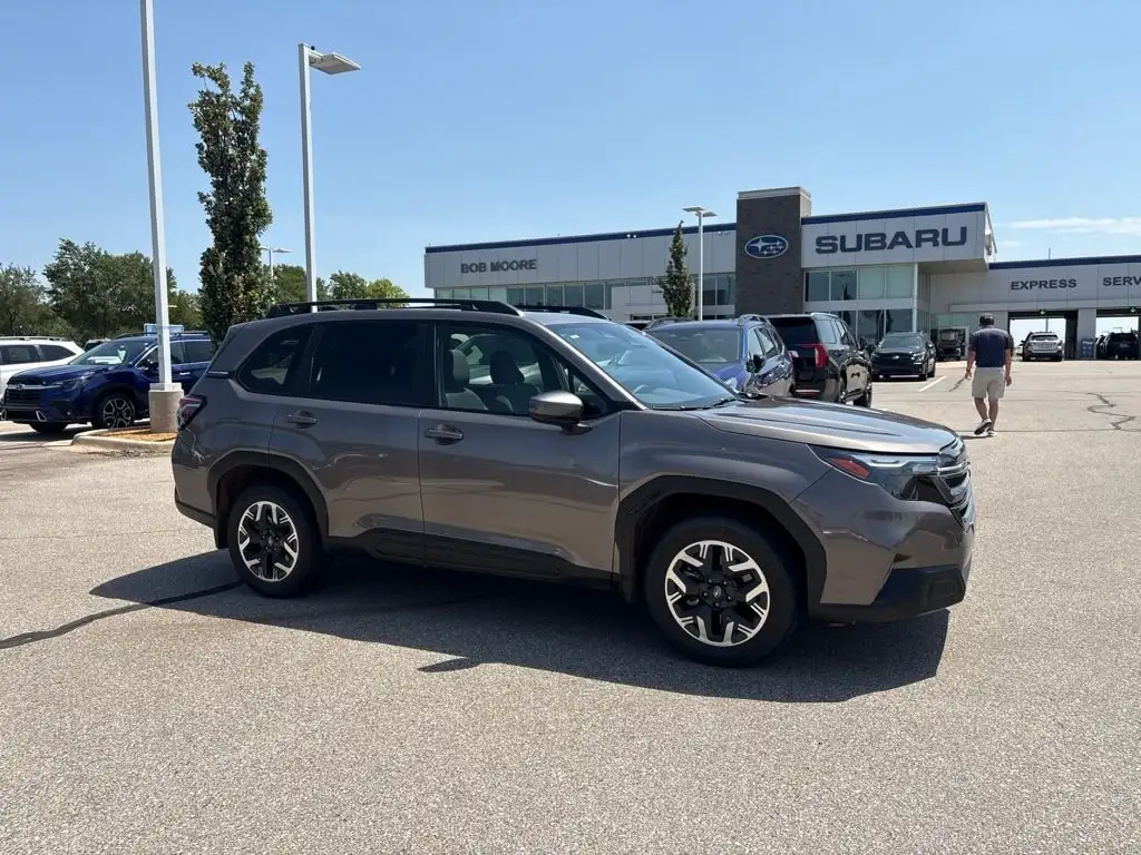 2025 Subaru Forester Premium's photo