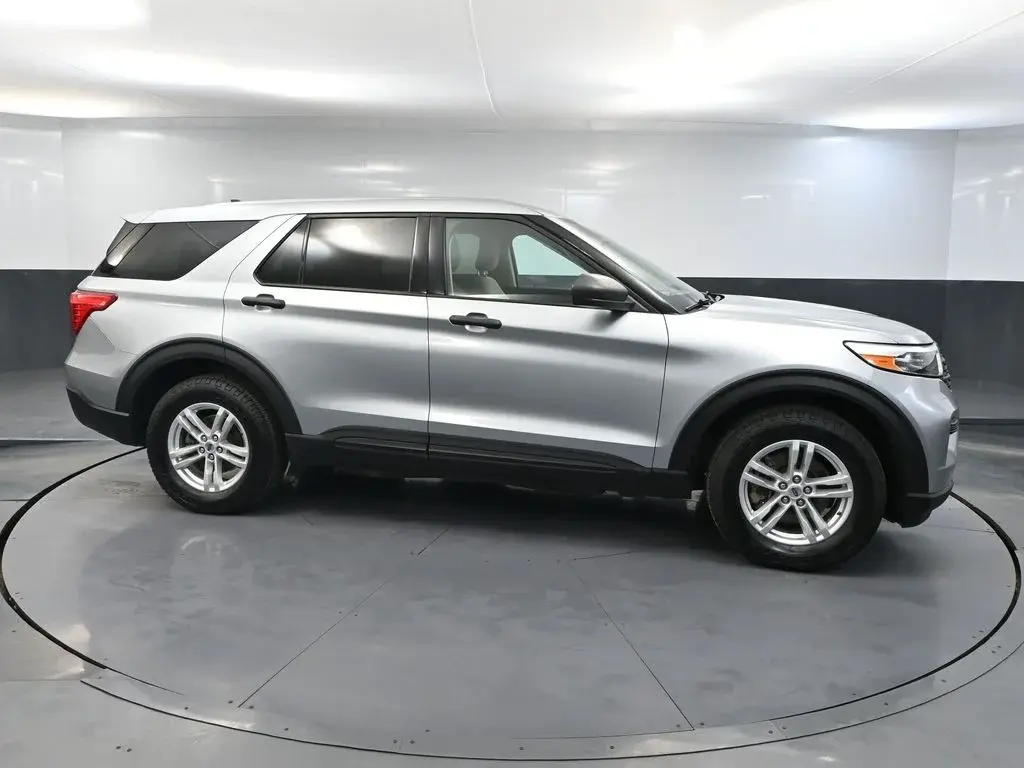 2022 Ford Explorer Base 4WD photo 3