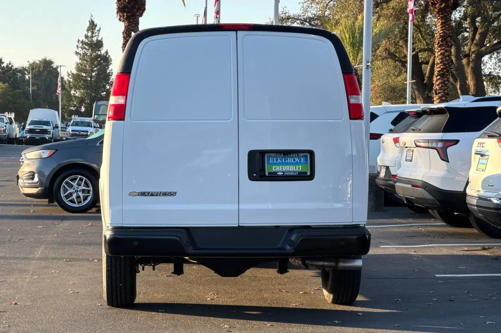 2025 Chevrolet Express 2500 Work Van HD photo 4