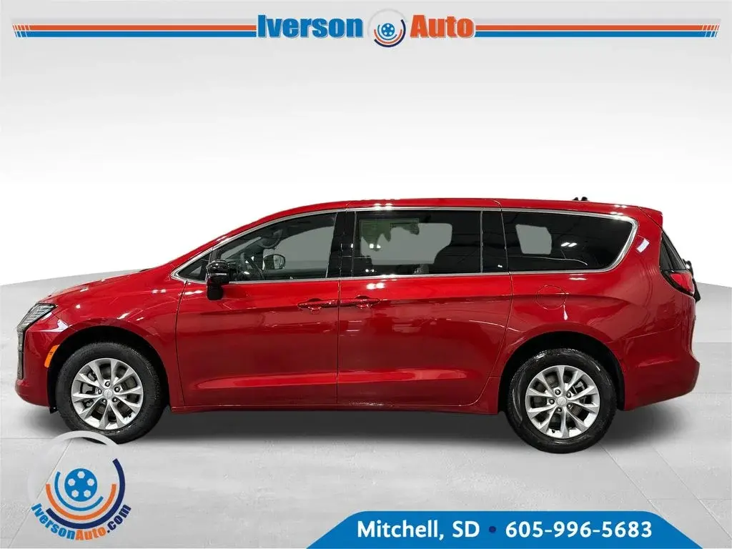 2027 Chrysler Pacifica Select AWD photo 4