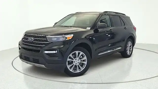 2023 Ford Explorer XLT 4WD's photo