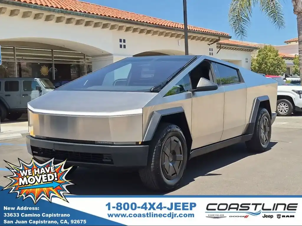 2025 Tesla Cybertruck All-Wheel Drive's photo