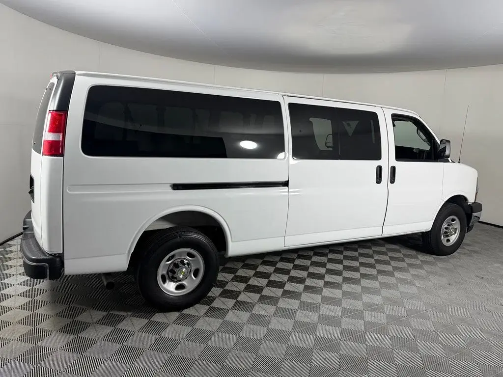 2025 Chevrolet Express LT 3500 Extended photo 5