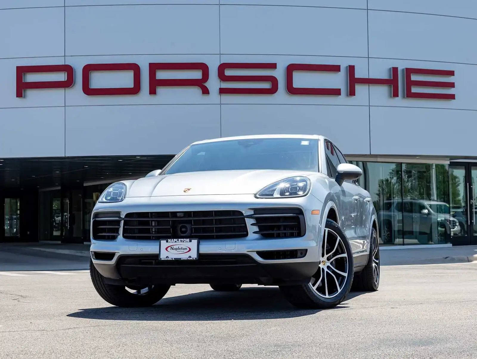 2023 Porsche Cayenne Platinum Edition's photo