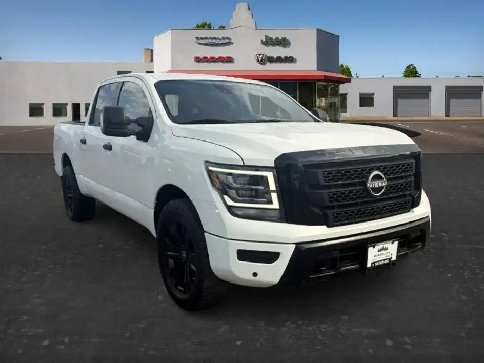 2023 Nissan Titan SV 4WD Crew Cab's photo