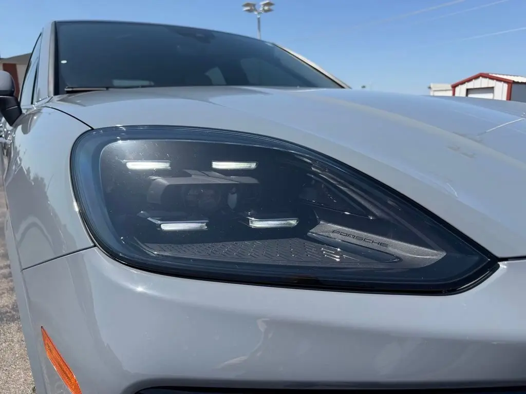 2024 Porsche Cayenne Base photo 3