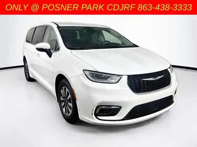 2023 Chrysler Pacifica Hybrid Touring L Hybrid's photo