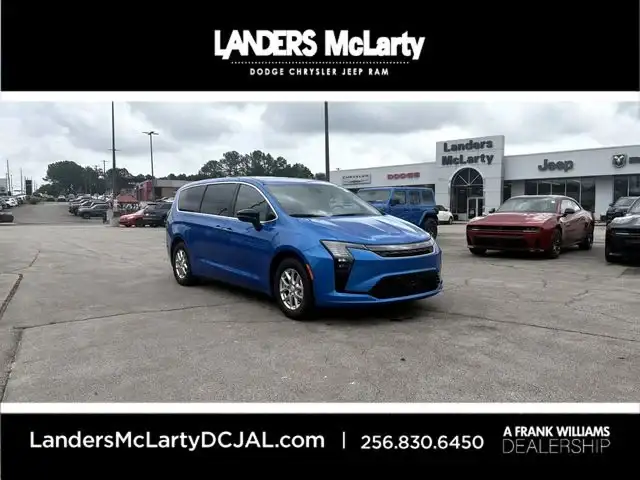 2027 Chrysler Pacifica Select's photo