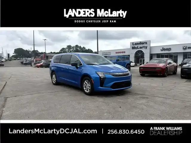 2027 Chrysler Pacifica Select's photo
