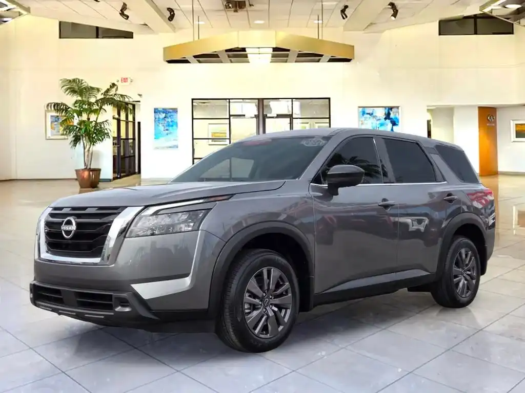 2023 Nissan Pathfinder S 2WD's photo