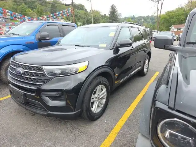 2023 Ford Explorer XLT 4WD's photo