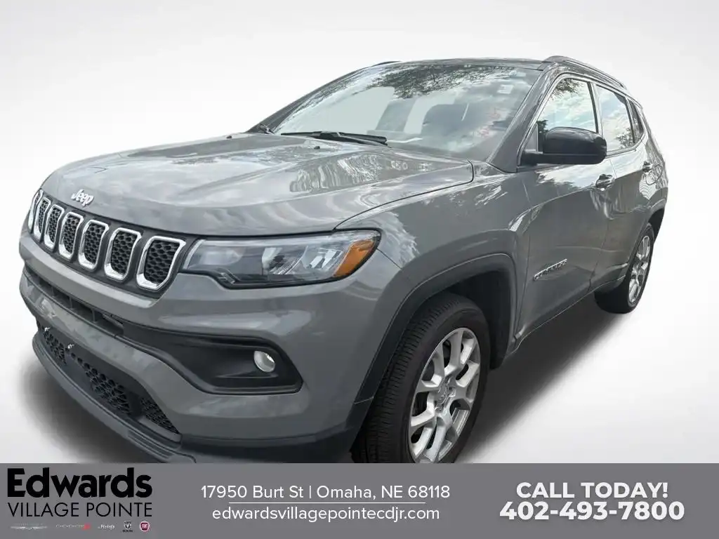 2023 Jeep Compass Latitude Lux 4X4's photo