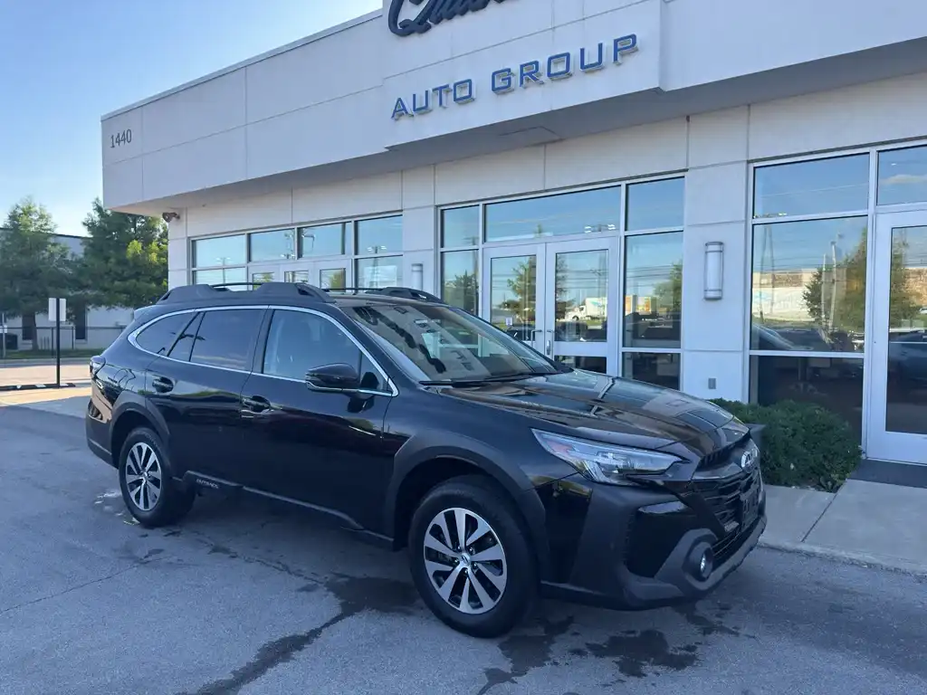 2023 Subaru Outback Premium's photo