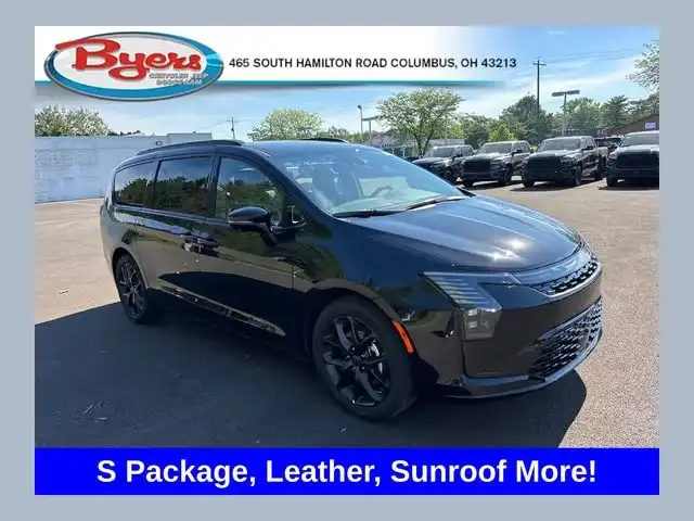 2027 Chrysler Pacifica Limited's photo