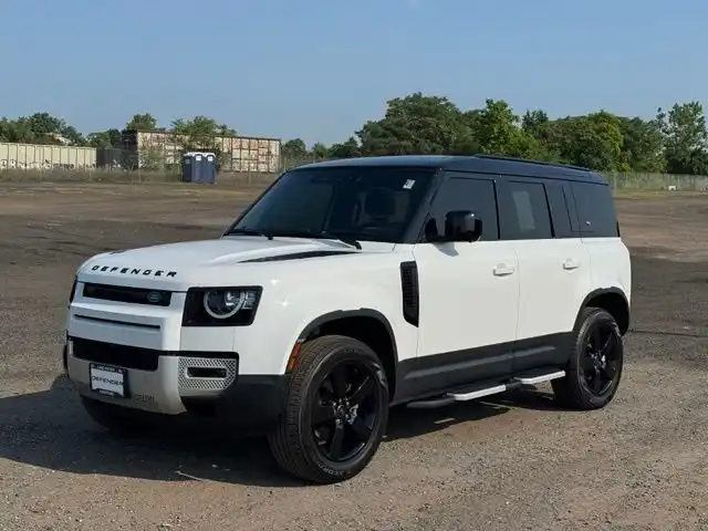 2023 Land Rover Defender S's photo