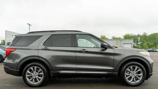 2020 Ford Explorer XLT 4WD photo 5