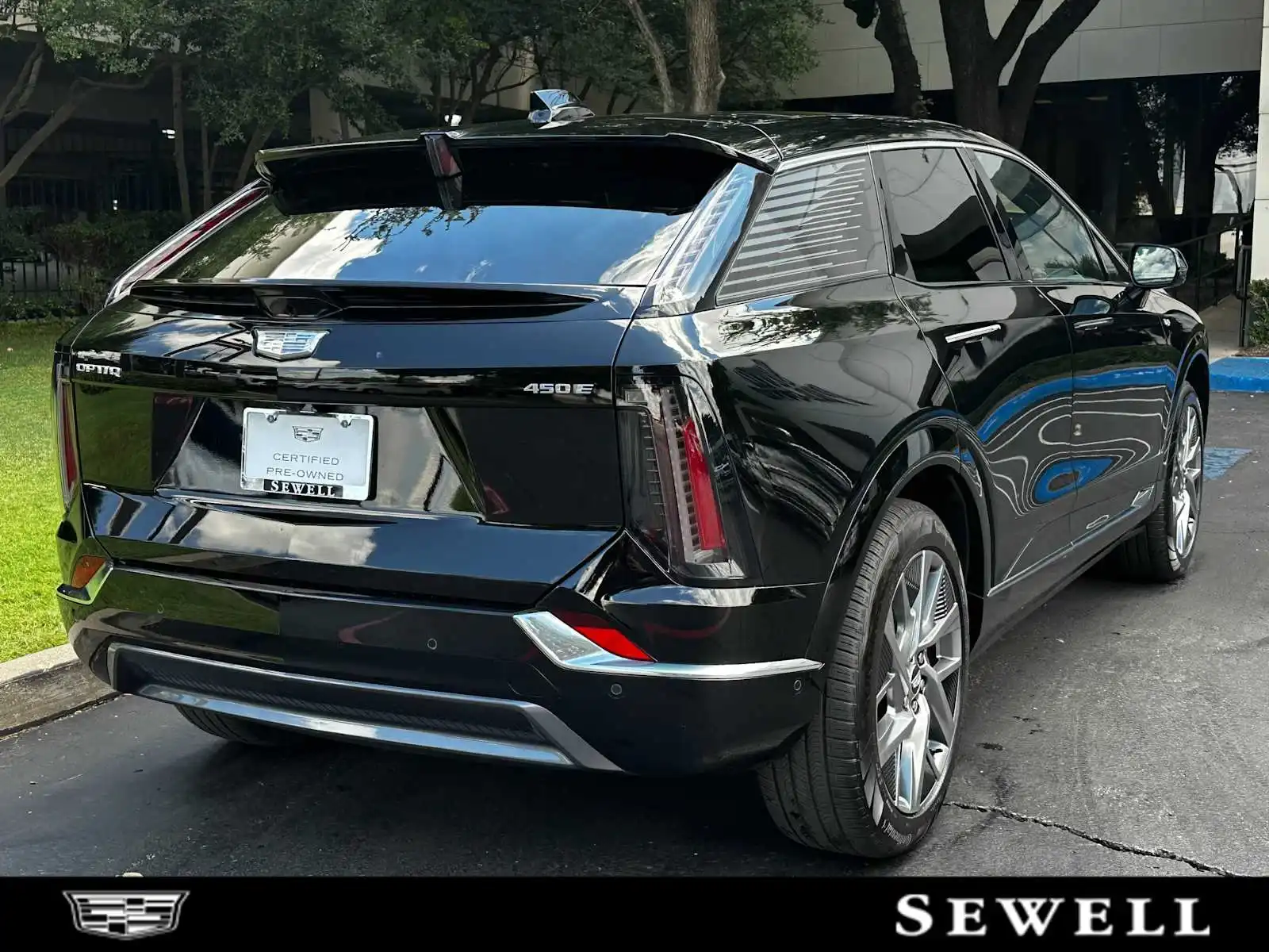 2026 Cadillac Optiq Luxury's photo