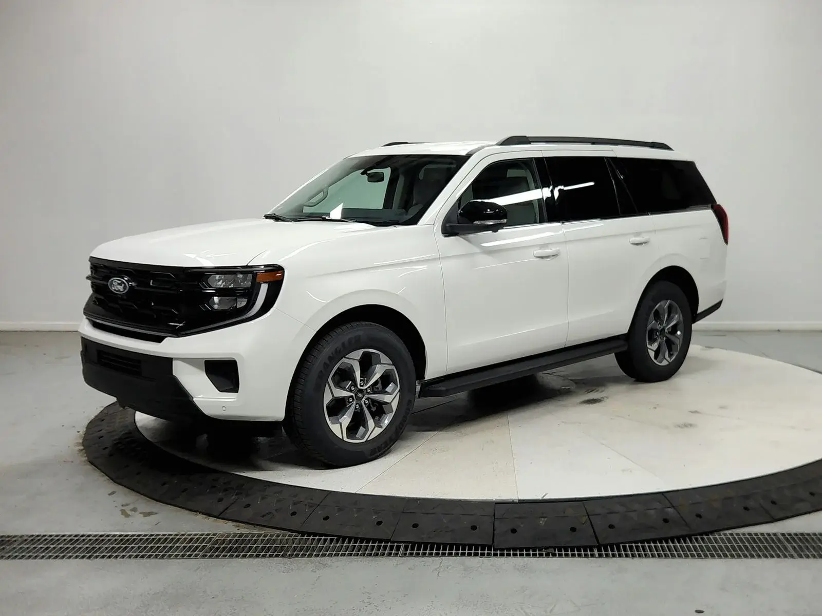 2027 Ford Expedition Active photo 4
