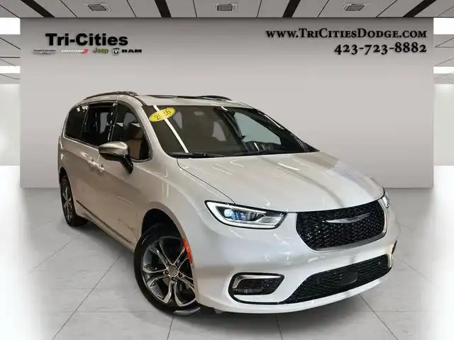 2026 Chrysler Pacifica Pinnacle AWD's photo