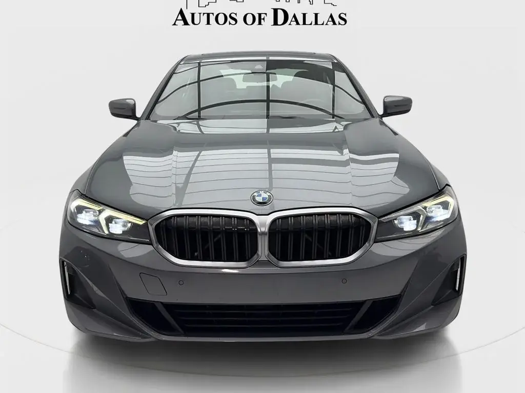 2023 BMW 3 Series 330i Sedan photo 3