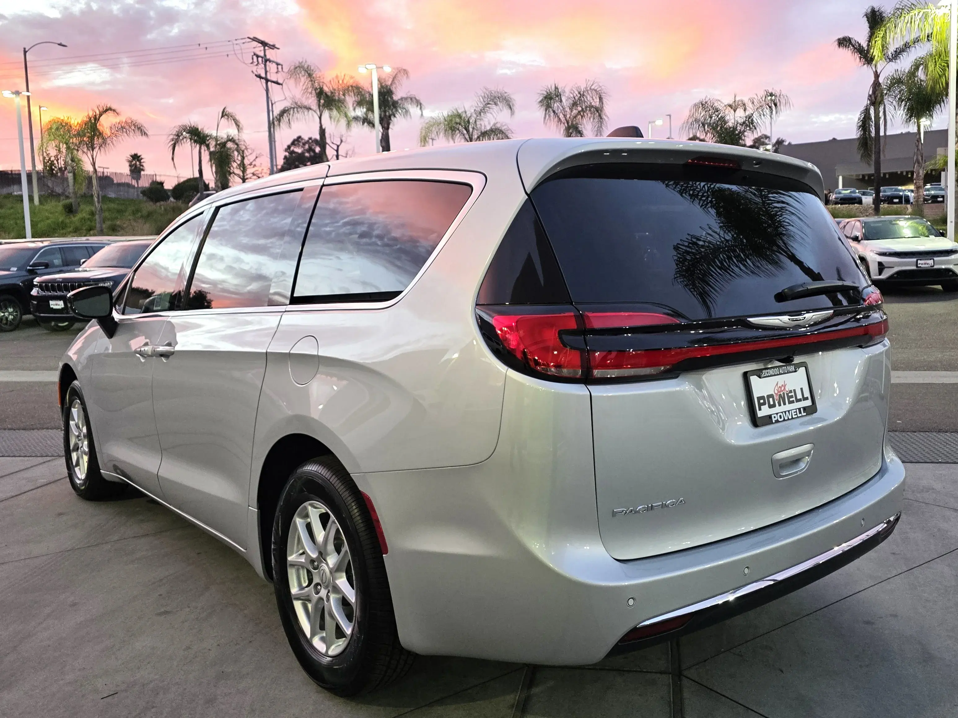 2026 Chrysler Pacifica Select photo 3