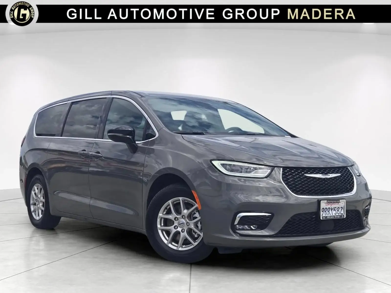 2025 Chrysler Pacifica Select photo 1