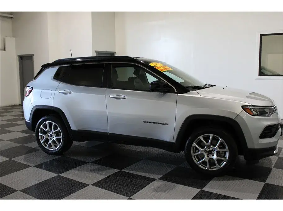 2025 Jeep Compass Limited 4X4 photo 5