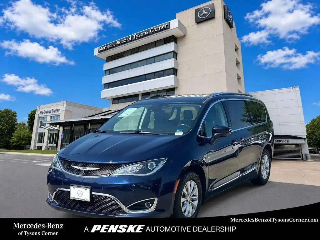 2019 Chrysler Pacifica Touring L's photo