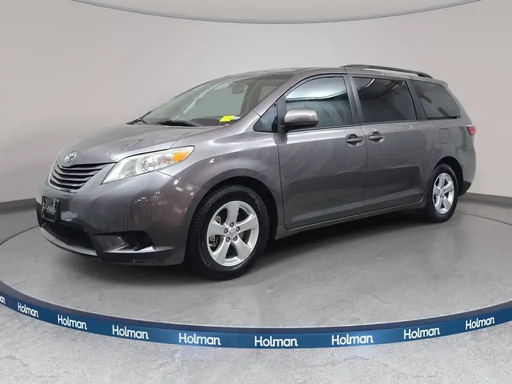 2016 Toyota Sienna LE V6 8-Passenger's photo
