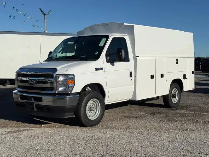 2026 Ford E-Series SRW E-350 Super Duty 138 in WB's photo