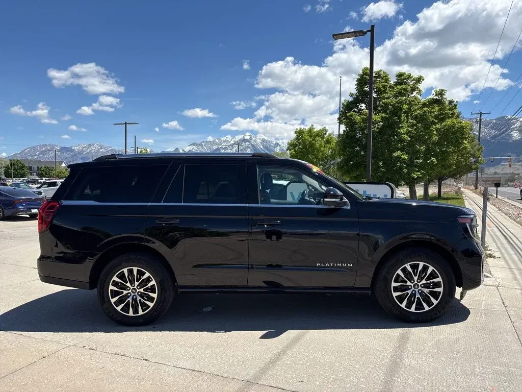 2025 Ford Expedition Platinum 4x4 photo 3