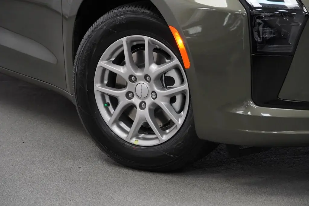 2027 Chrysler Pacifica Select photo 4