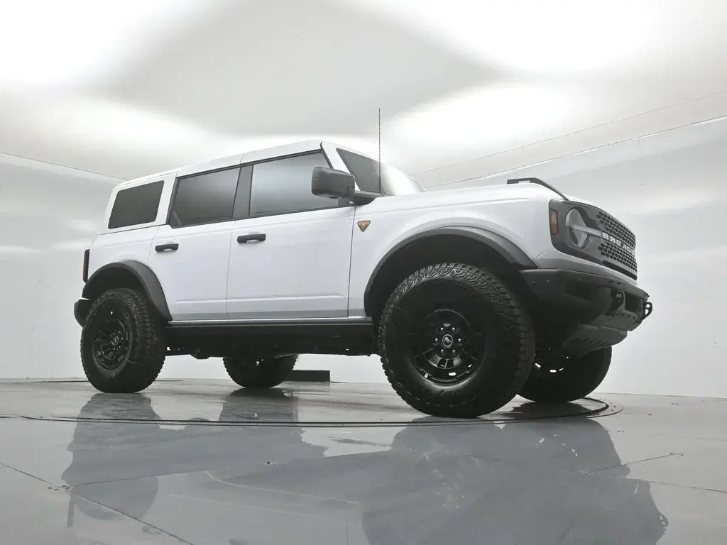 2026 Ford Bronco Badlands 4x4 photo 3
