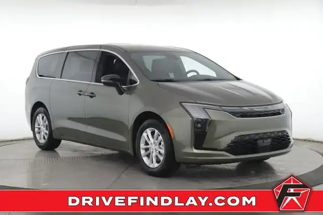 2027 Chrysler Pacifica Select's photo