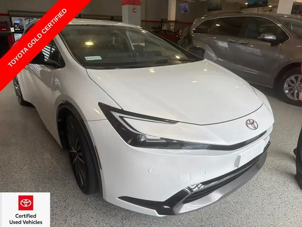 2025 Toyota Prius XLE FWD's photo