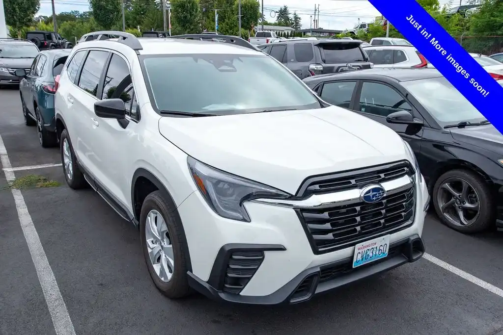 2023 Subaru Ascent Base's photo