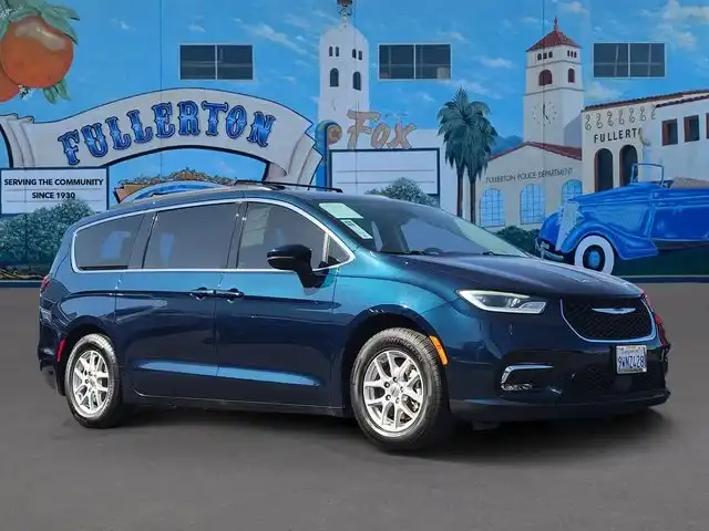 2022 Chrysler Pacifica Touring L's photo