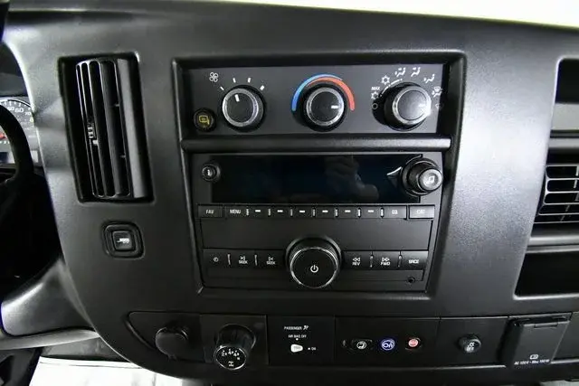 2025 Chevrolet Express 3500 Extended Work Van photo 4